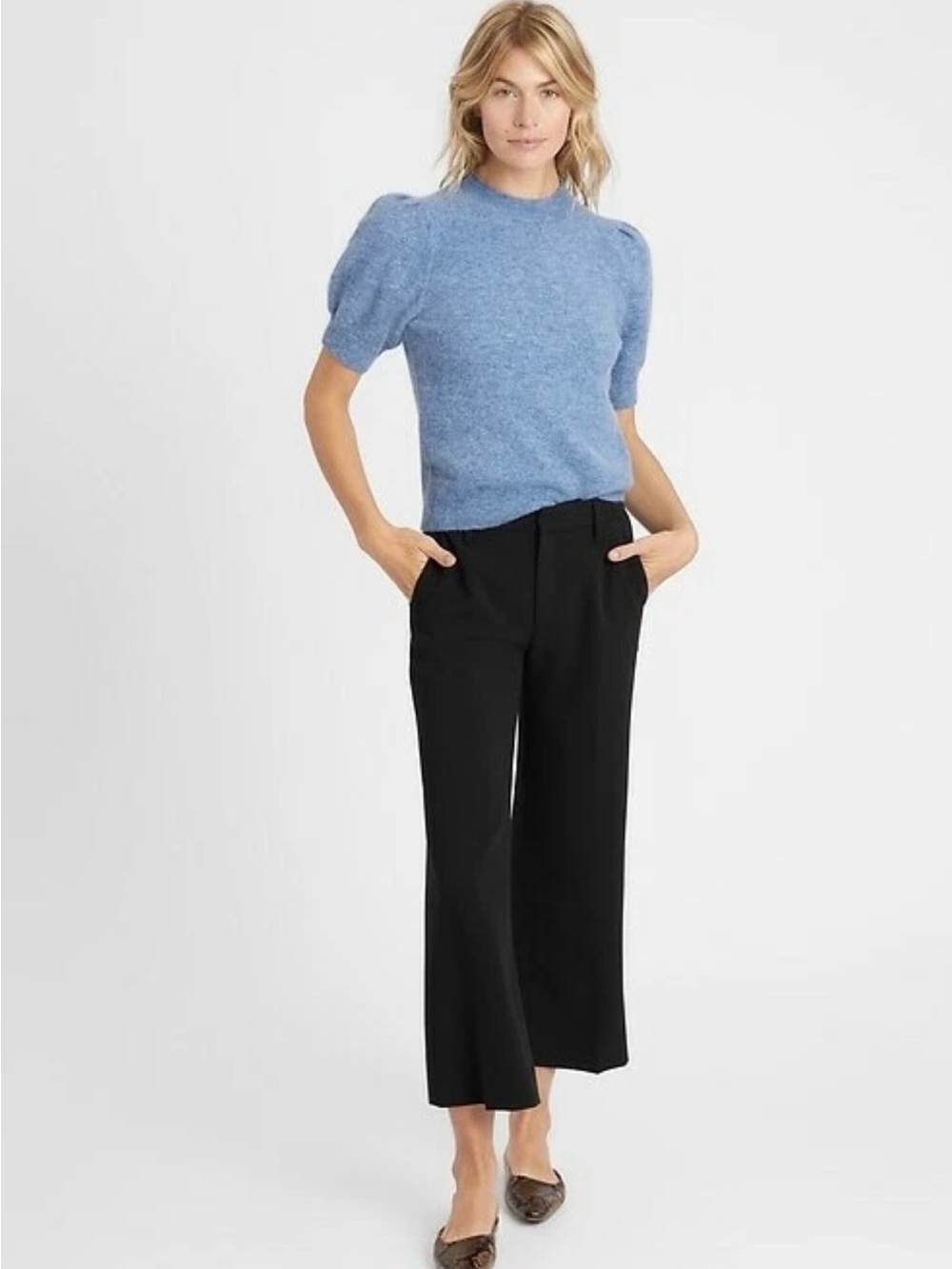 Banana Republic Slim Wide-Leg Cropped Pants.  Black.  Size 2 Long
